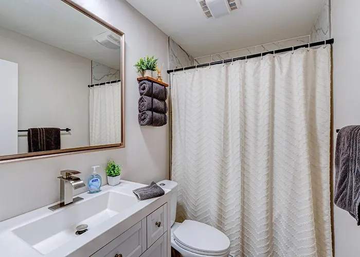 Appartement Luxury King Bed • Remodeled Safe Chicago Condo Chicago