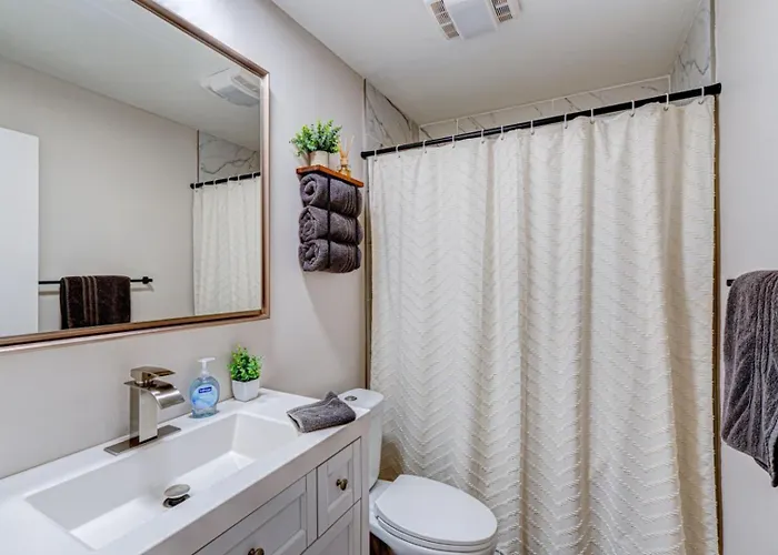Luxury King Bed • Remodeled Safe Chicago Condo Appartement